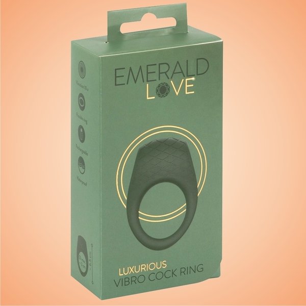 EMERALD LOVE Ring
