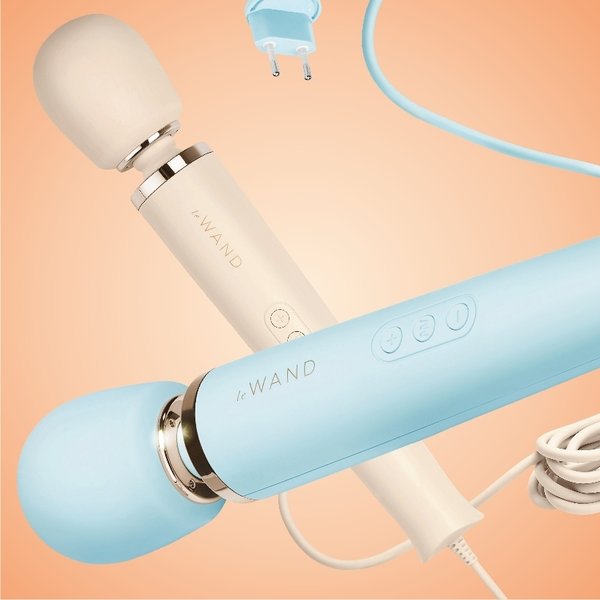 Le WAND Plug-In Massager